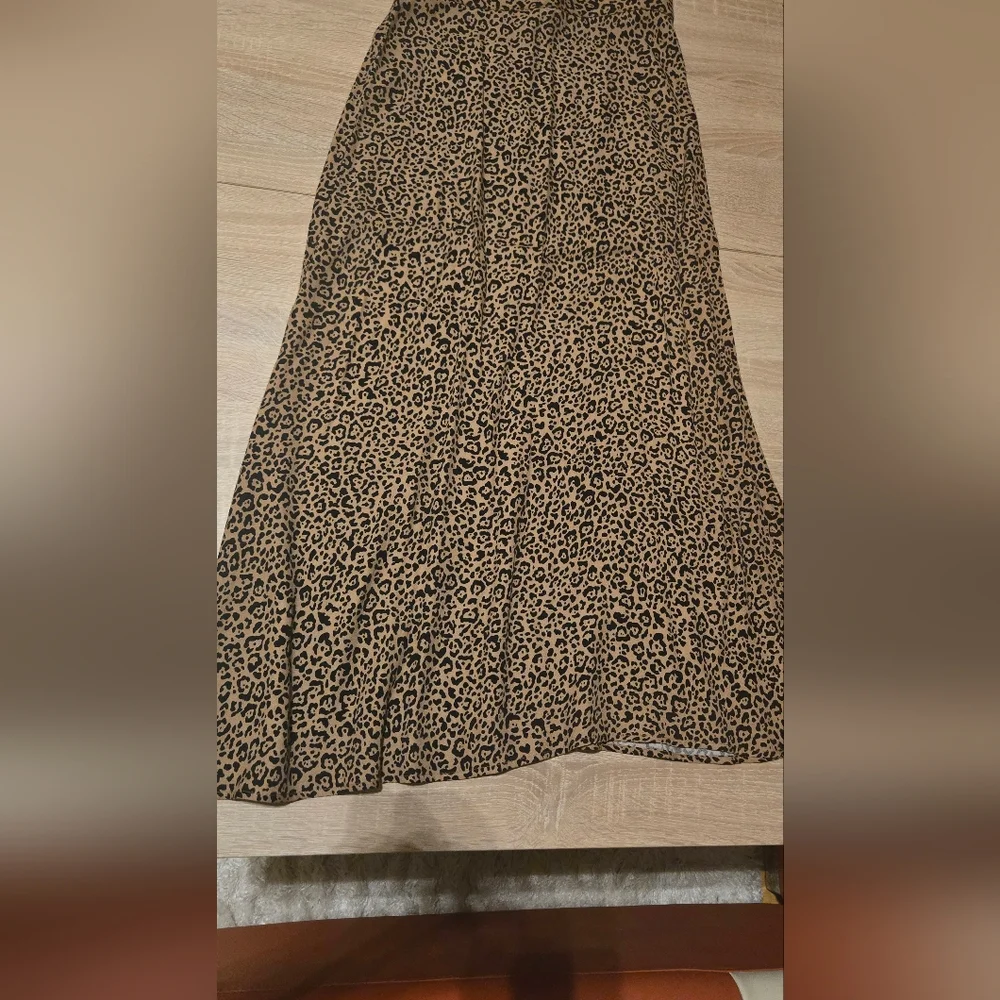 Reformation Bea Skirt in size 2. Never worn. - Picture 5 of 6